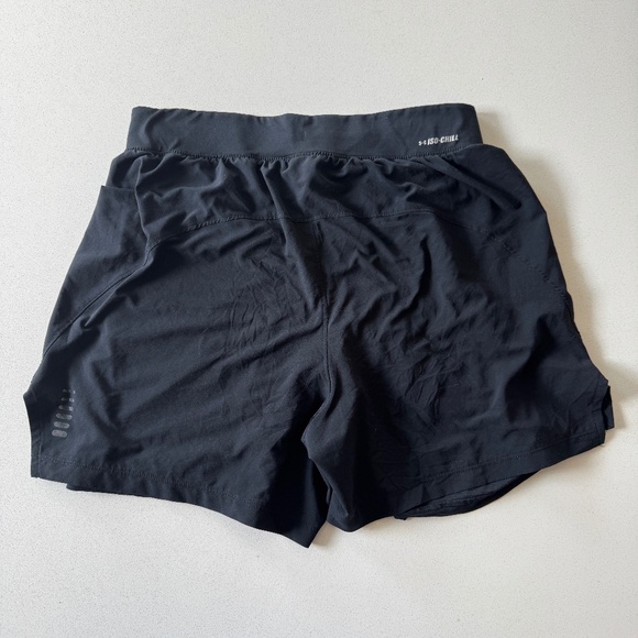 Under Armour UA Iso-Chill Kids M Black Athletic Shorts Inside Lining Running - Picture 2 of 12